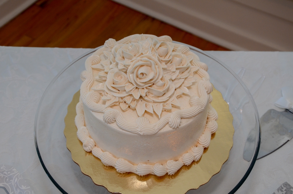 Cake 8 inch with buttercream icing